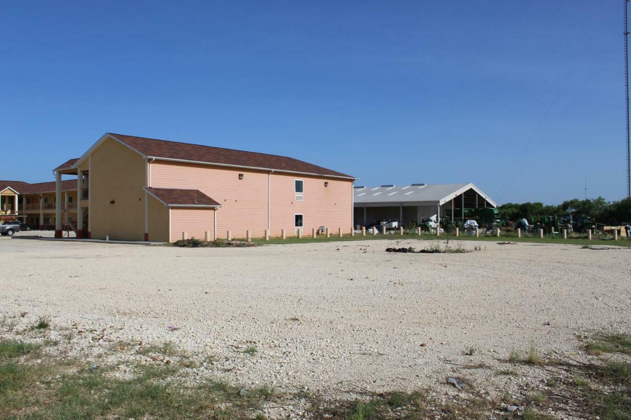 Horizon Inn & Suites Pearsall Eksteriør billede
