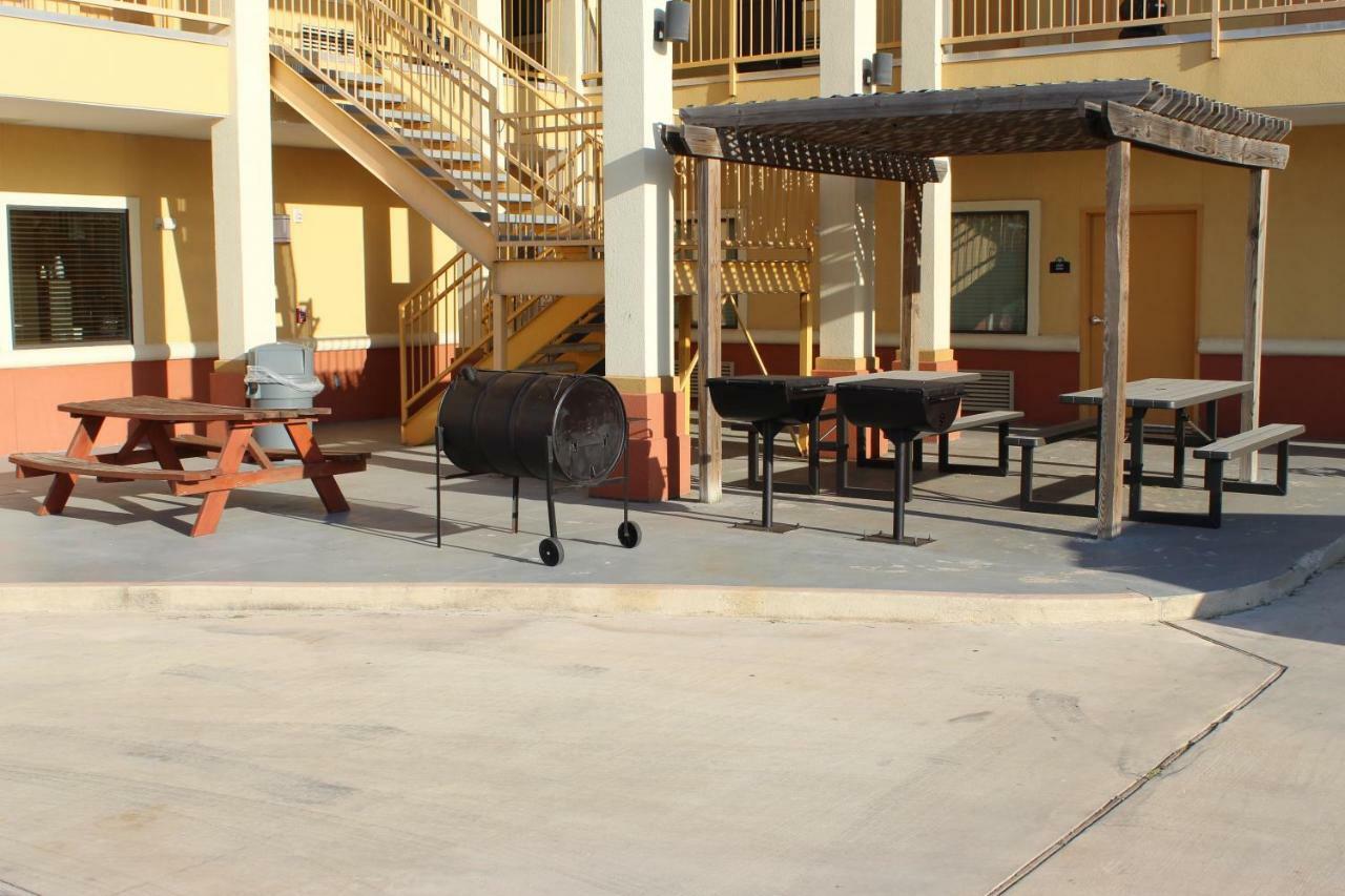 Horizon Inn & Suites Pearsall Eksteriør billede